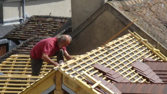 Confier la construction d’une toiture à une entreprise de couverture