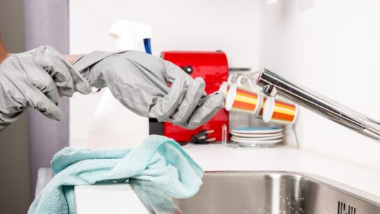 Recourir aux professionnels du ménage pour assurer la propreté de la maison