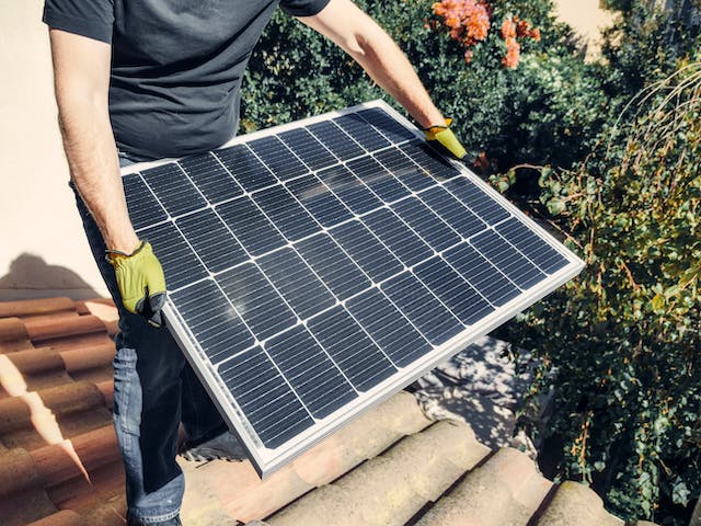 Comment fixer votre panneau solaire sur le toit ?